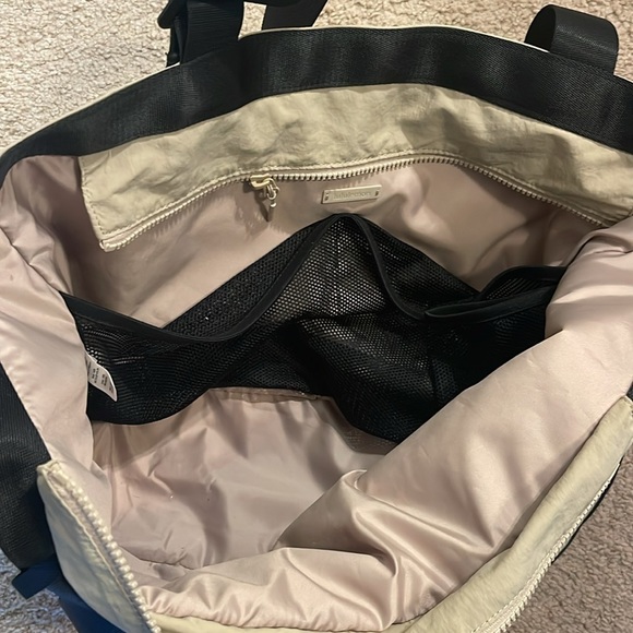 Clean Lines Tote Bag 22L Lululemon - Picture 5 of 5